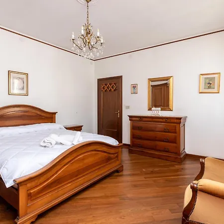 Guesthost - Andrea House With Parking * Venedik