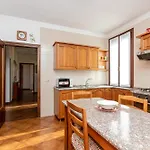 Guesthost - Andrea House With Parking Apartamento Veneza