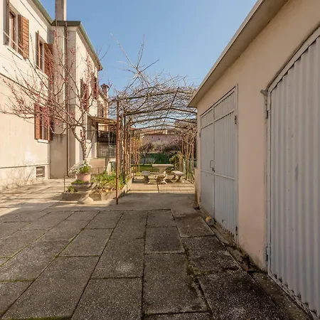 Guesthost - Andrea House With Parking Veneza