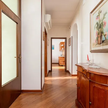 Guesthost - Andrea House With Parking Apartment *