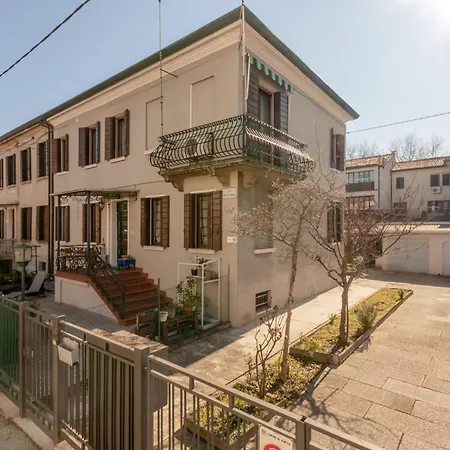 Apartment Guesthost - Andrea House With Parking Venedig