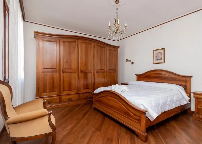 Appartement Guesthost - Andrea House With Parking Venetië