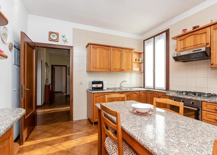 Guesthost - Andrea House With Parking Appartement Venetië
