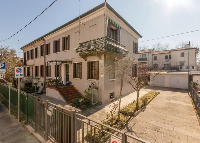 Appartement Guesthost - Andrea House With Parking Venetië