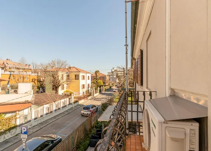 Appartement Guesthost - Andrea House With Parking Venetië