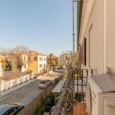 Lägenhet Guesthost - Andrea House With Parking Venedig